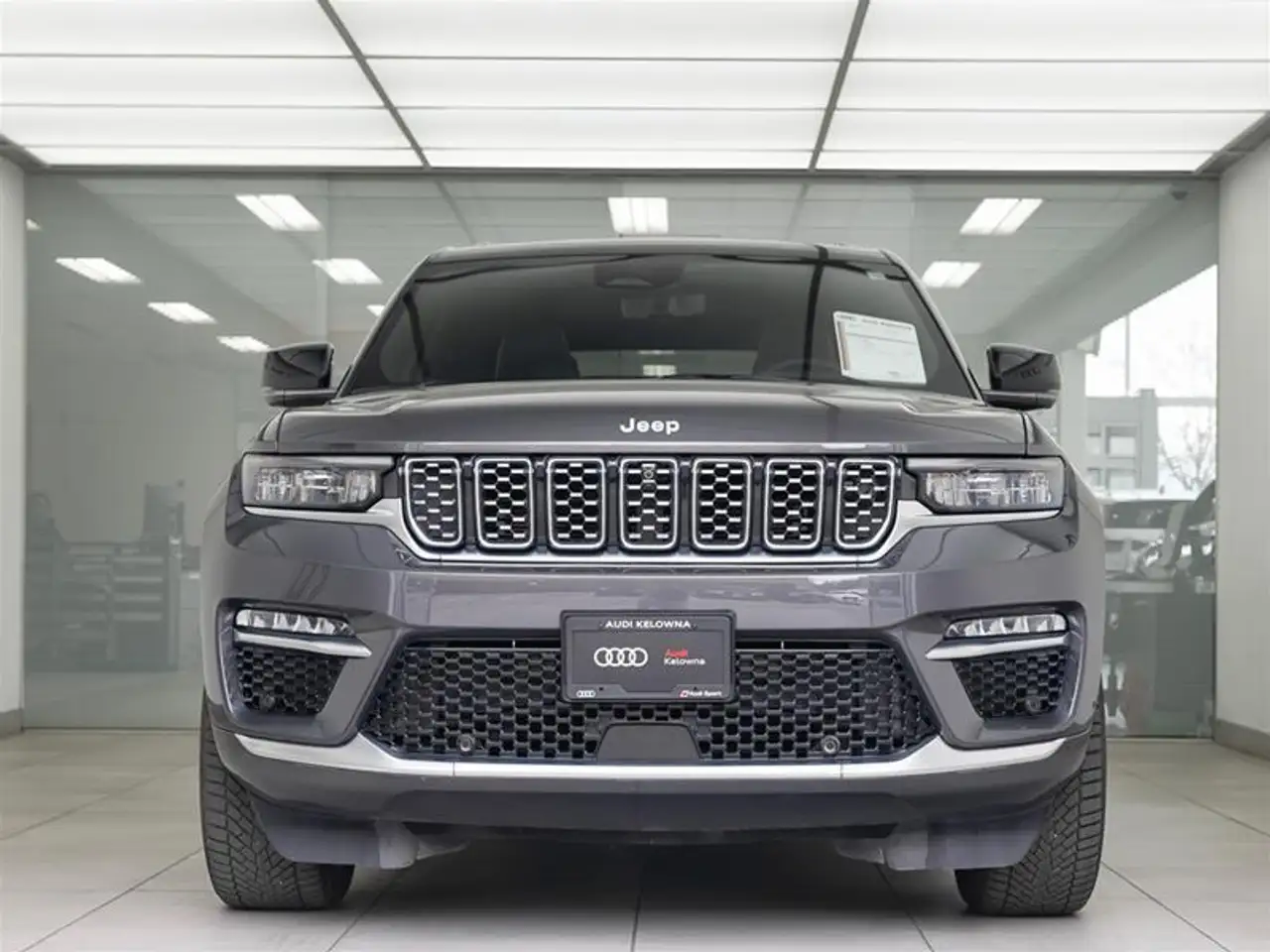Jeep Grand Cherokee снимка Jeep Grand Cherokee