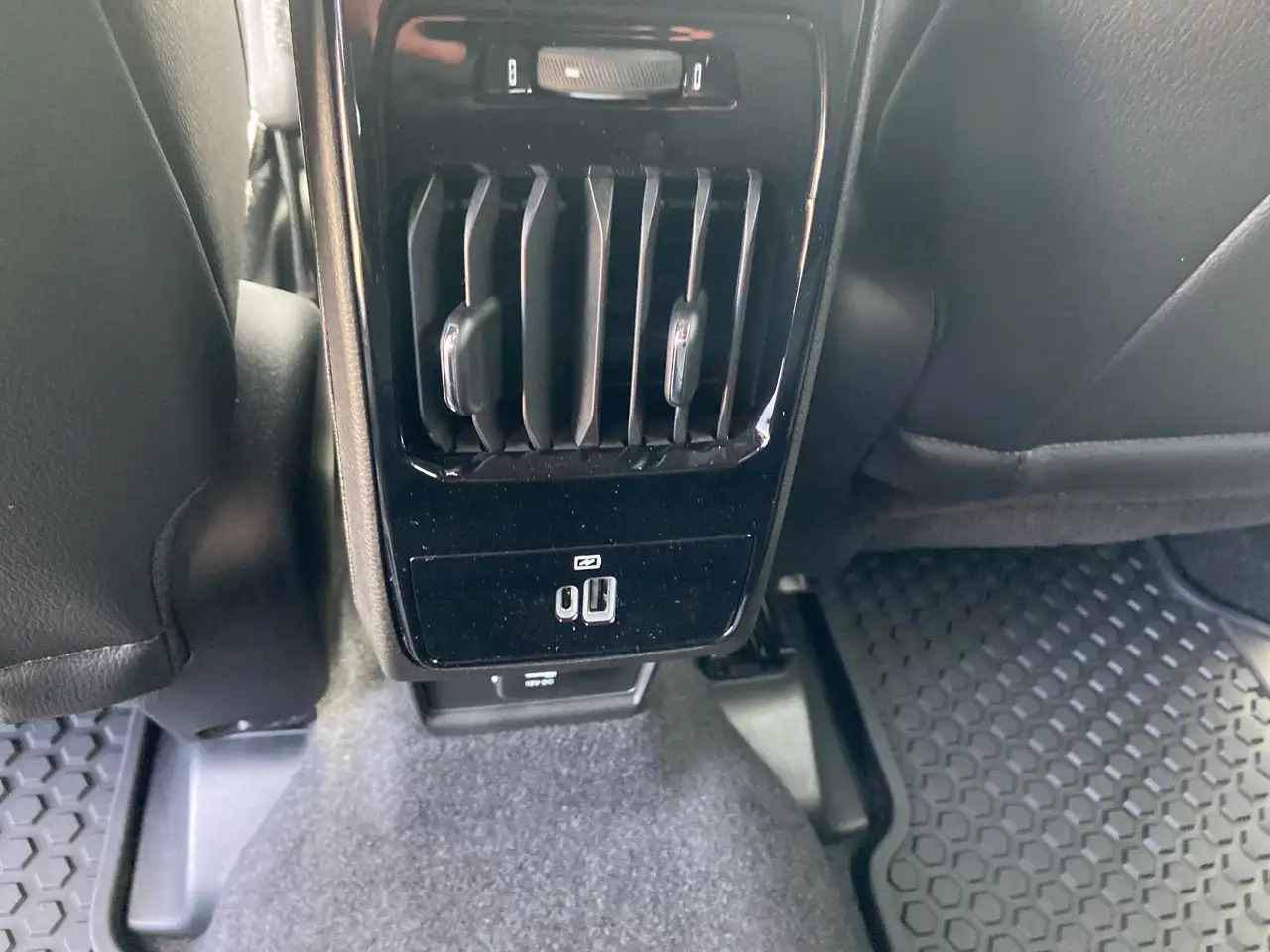 Jeep Compass photo Jeep Compass