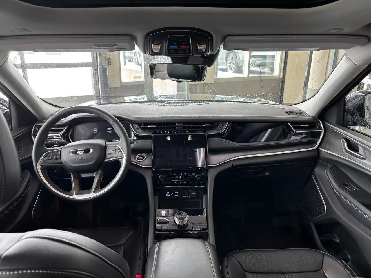 Jeep Grand Cherokee снимка Jeep Grand Cherokee
