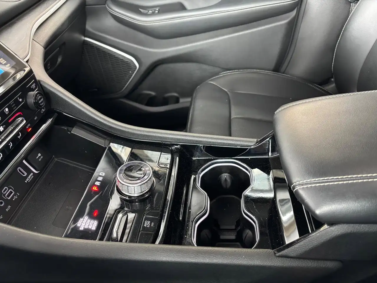 Jeep Grand Cherokee снимка Jeep Grand Cherokee