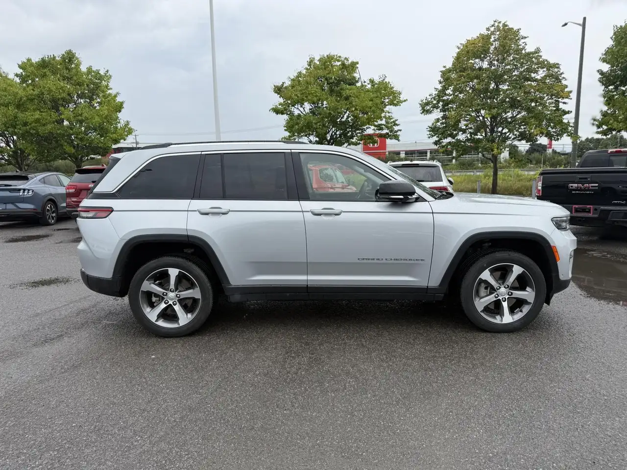 Jeep Grand Cherokee photo Jeep Grand Cherokee