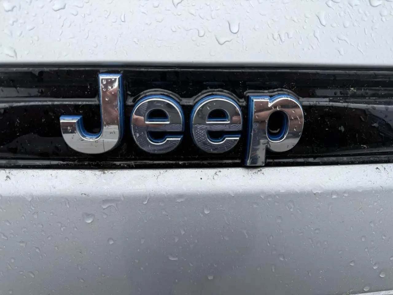 Jeep Grand Cherokee photo Jeep Grand Cherokee
