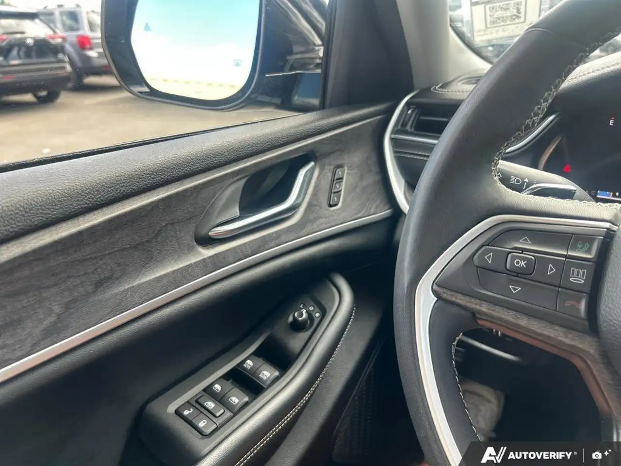 Jeep Grand Cherokee снимка Jeep Grand Cherokee