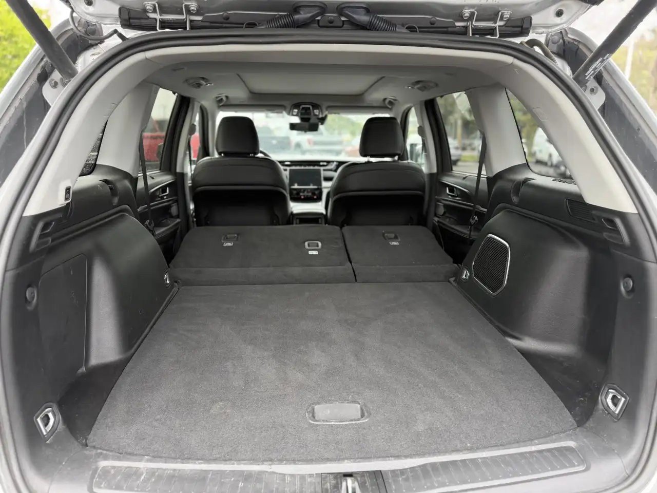 Jeep Grand Cherokee photo Jeep Grand Cherokee