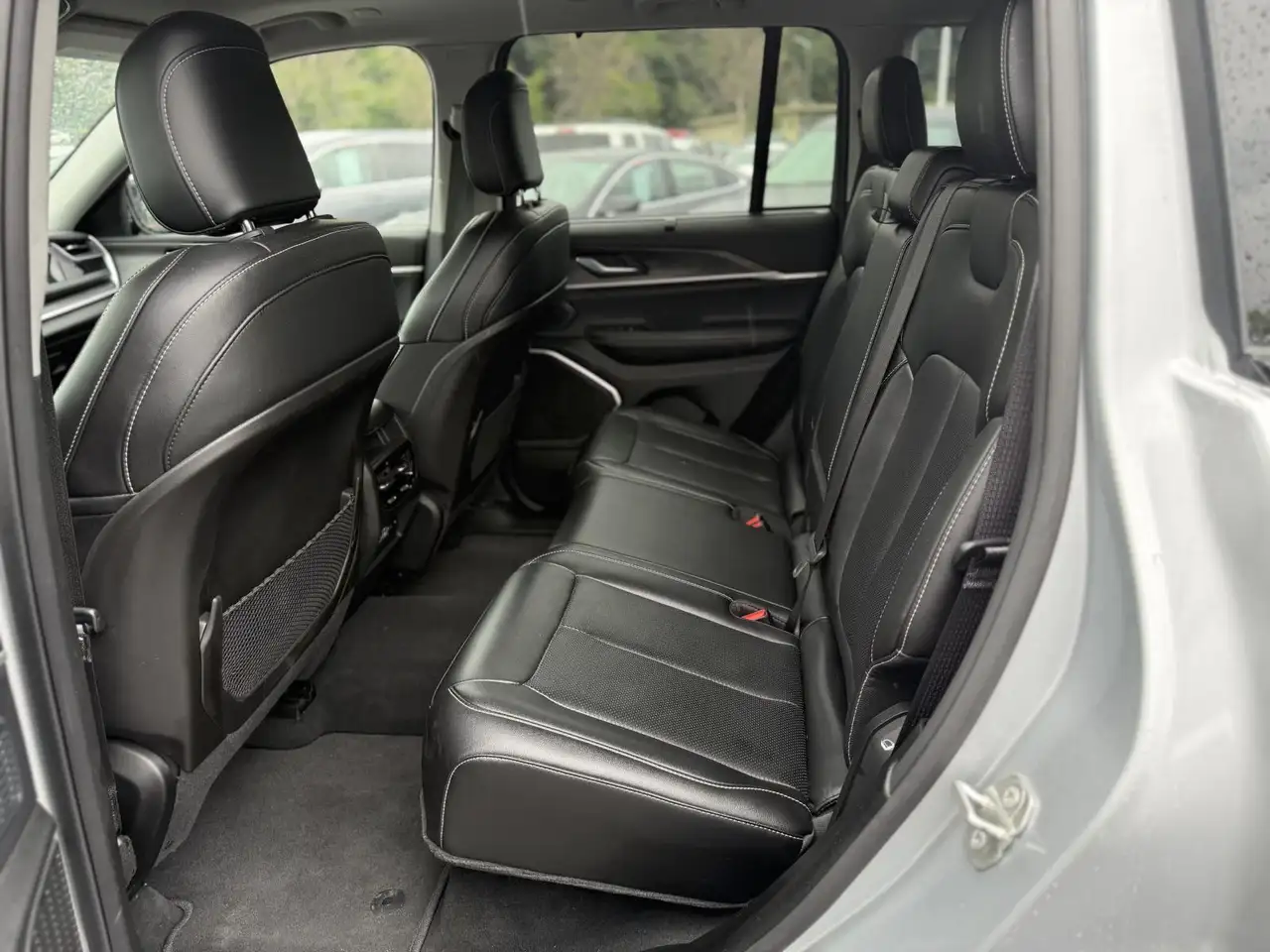 Jeep Grand Cherokee photo Jeep Grand Cherokee