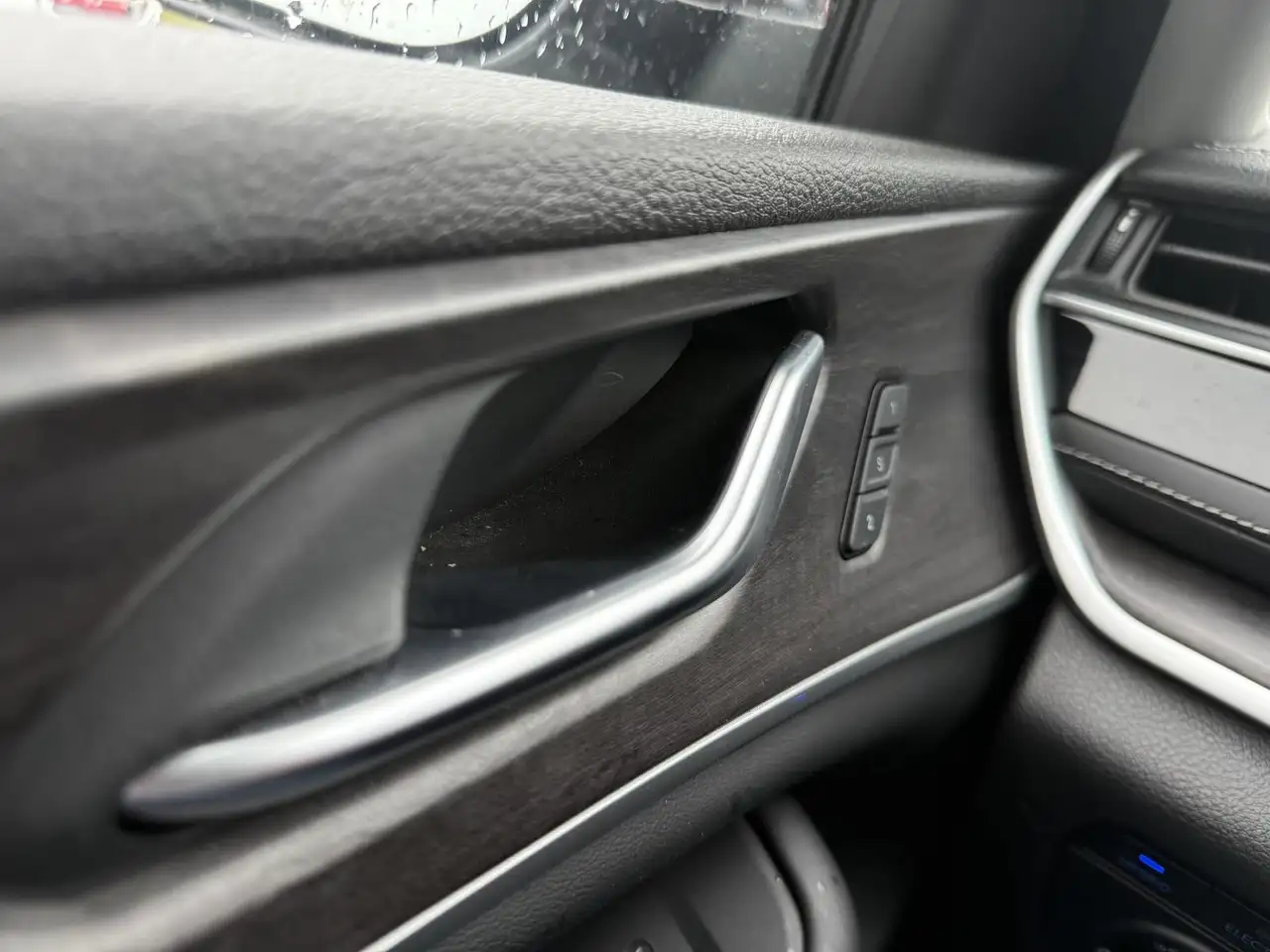 Jeep Grand Cherokee photo Jeep Grand Cherokee