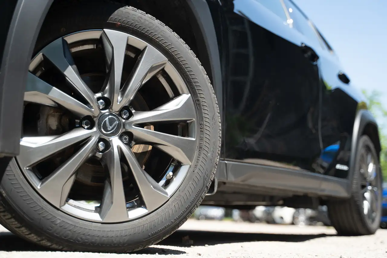 Lexus UX photo Lexus UX