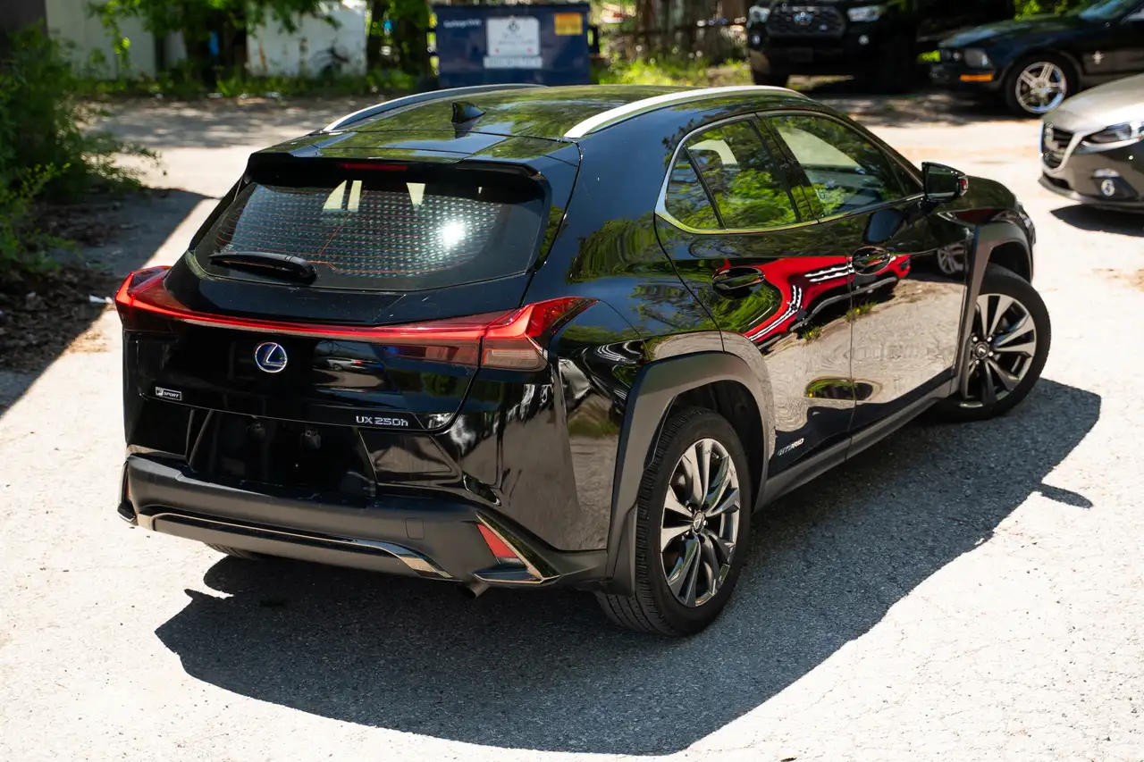 Lexus UX photo Lexus UX