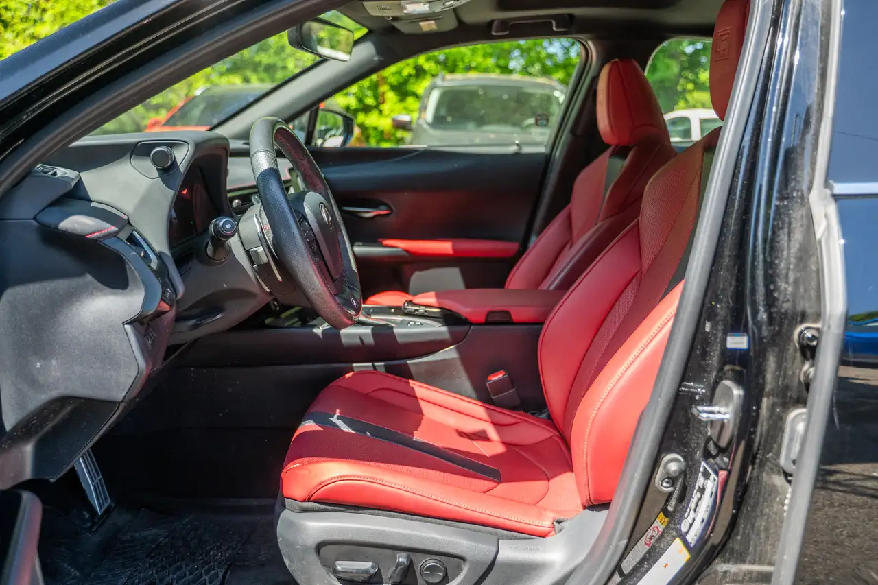 Lexus UX photo Lexus UX