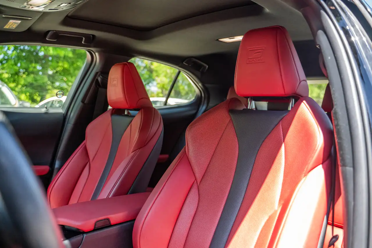 Lexus UX photo Lexus UX