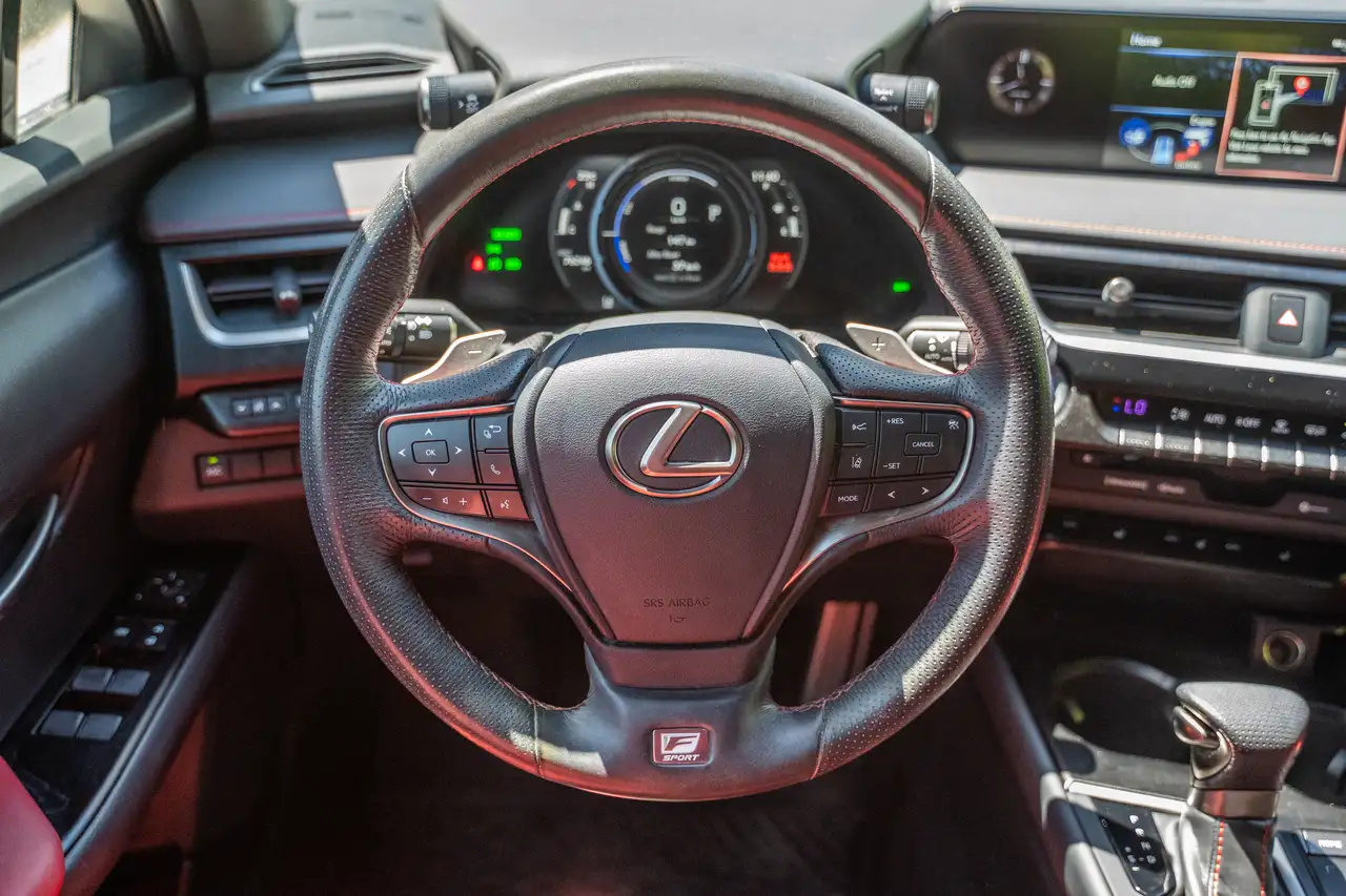 Lexus UX photo Lexus UX