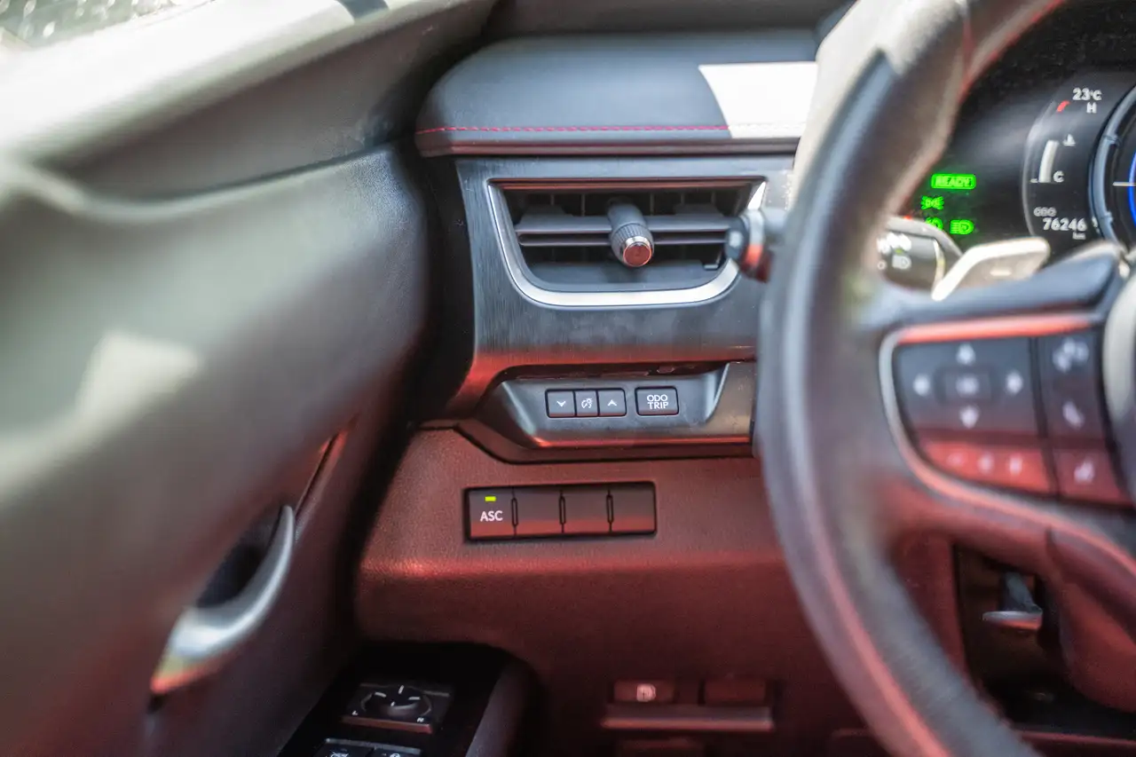 Lexus UX photo Lexus UX