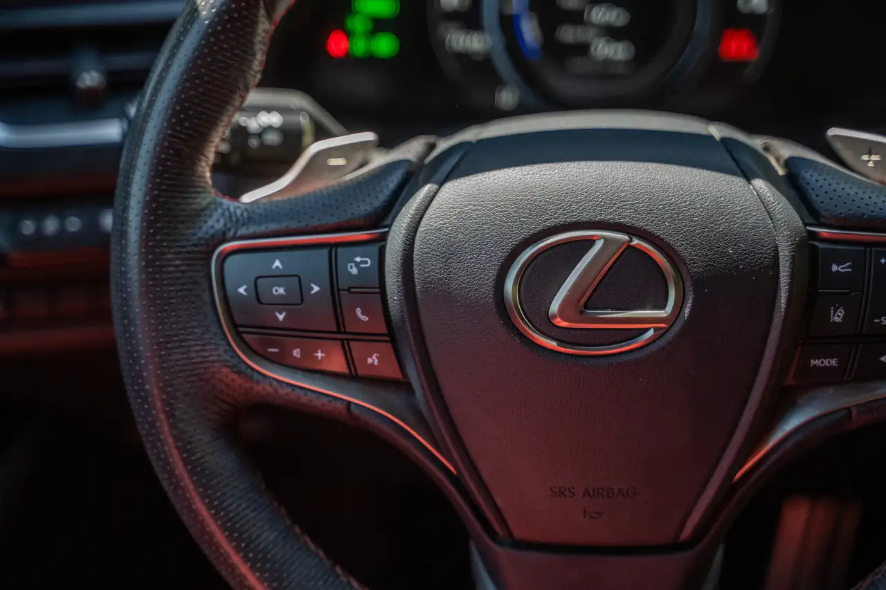 Lexus UX photo Lexus UX