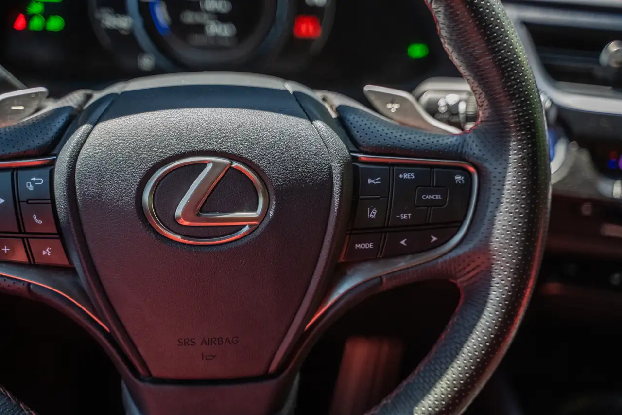 Lexus UX photo Lexus UX