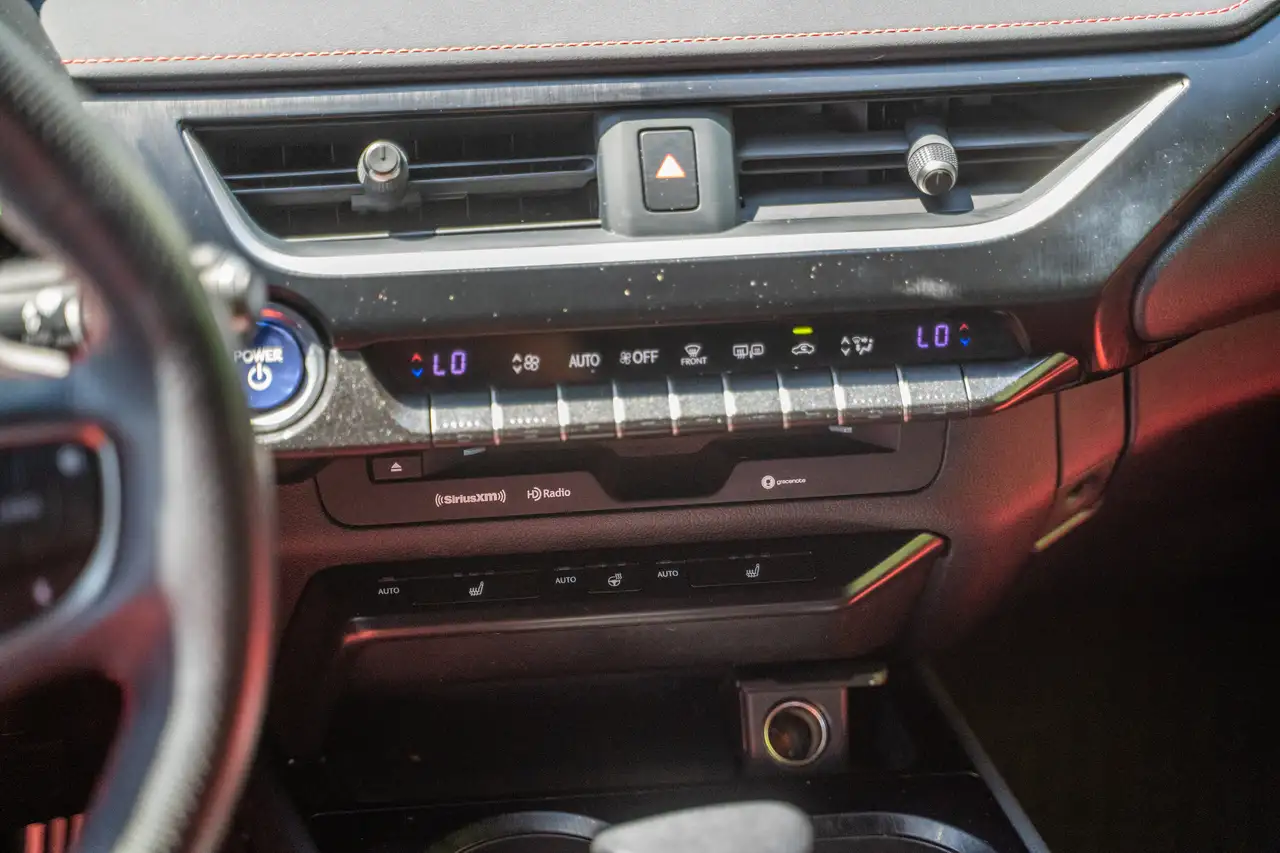 Lexus UX photo Lexus UX