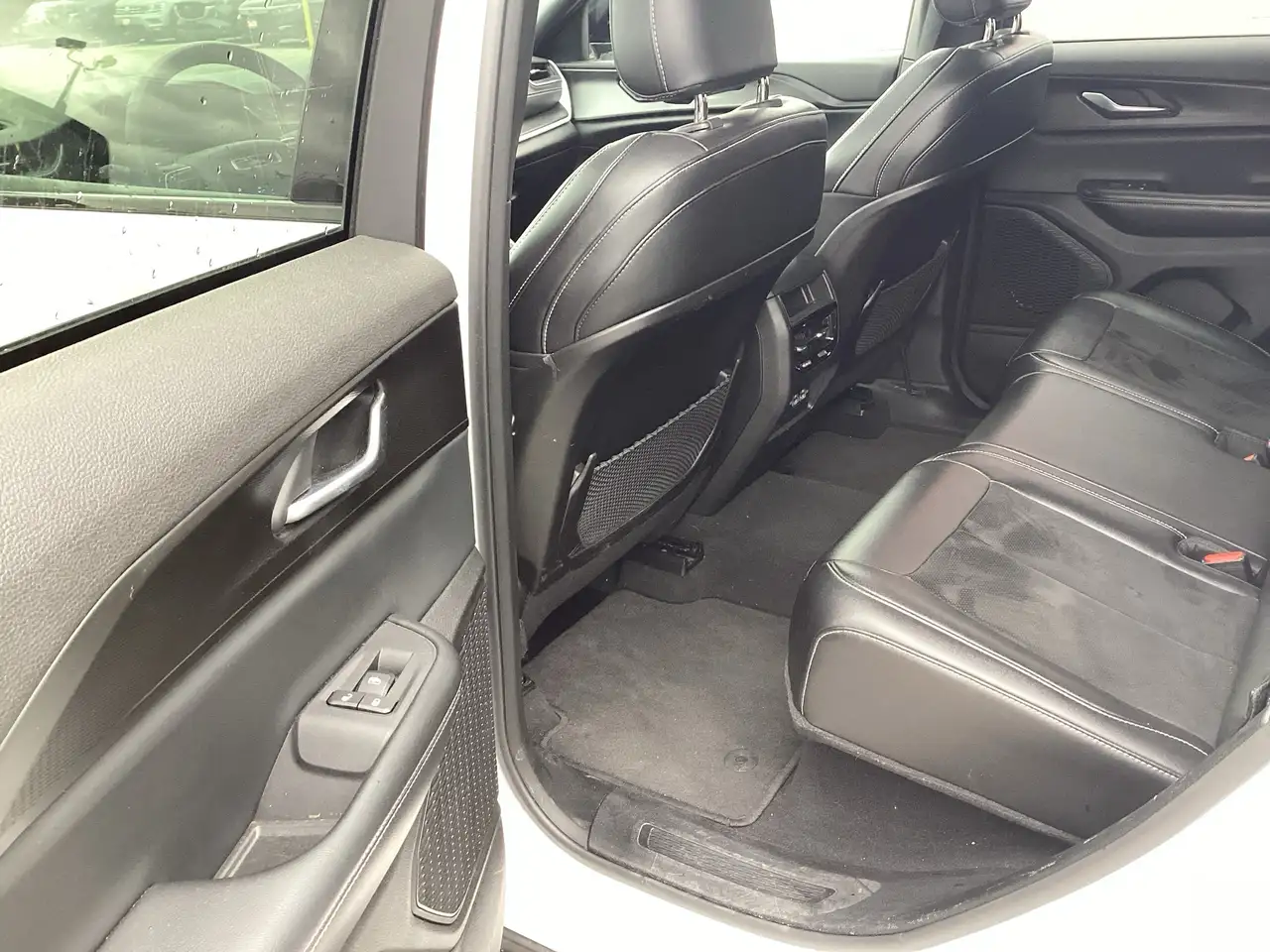 Jeep Grand Cherokee photo Jeep Grand Cherokee