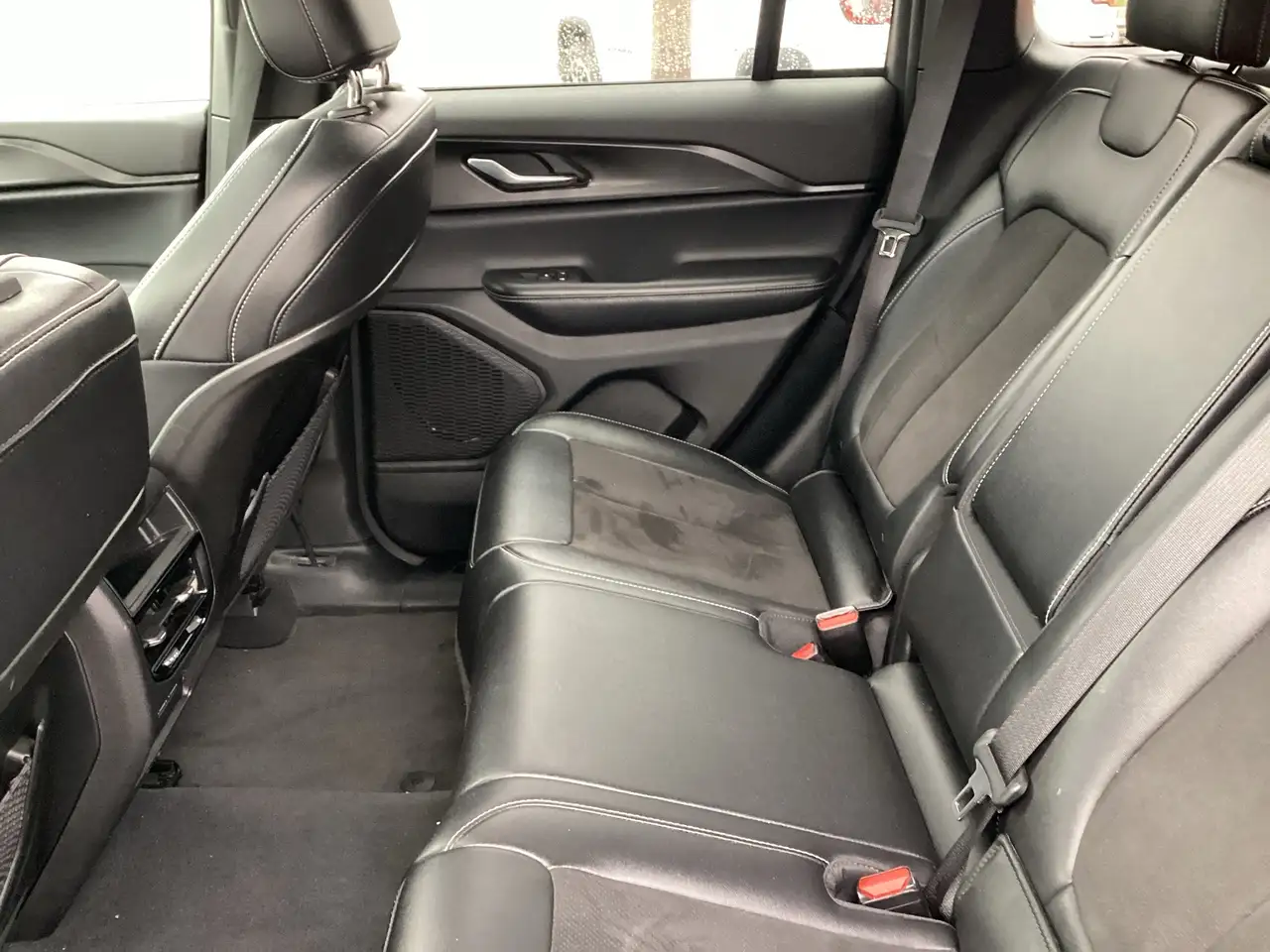 Jeep Grand Cherokee photo Jeep Grand Cherokee