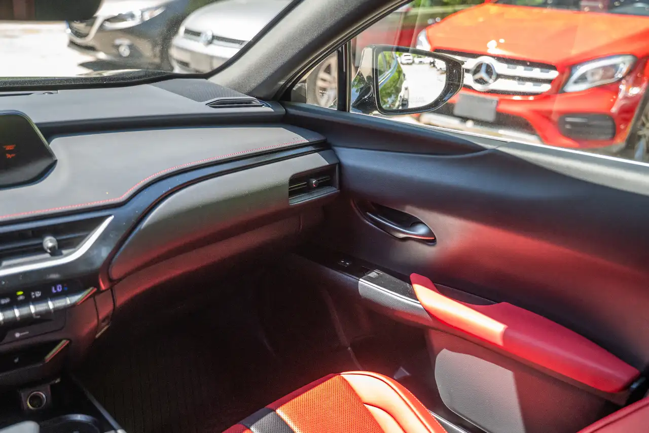 Lexus UX photo Lexus UX
