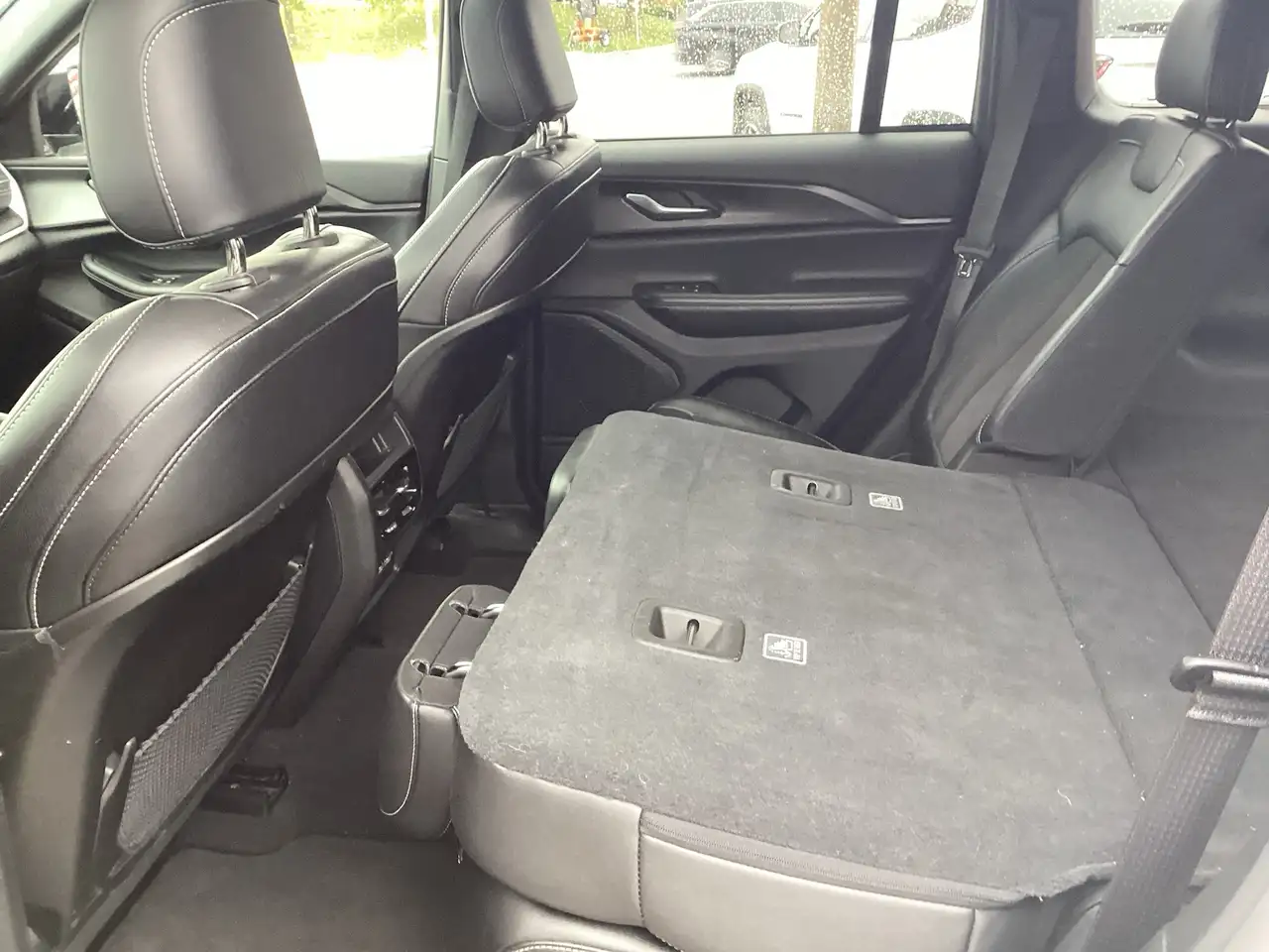 Jeep Grand Cherokee photo Jeep Grand Cherokee