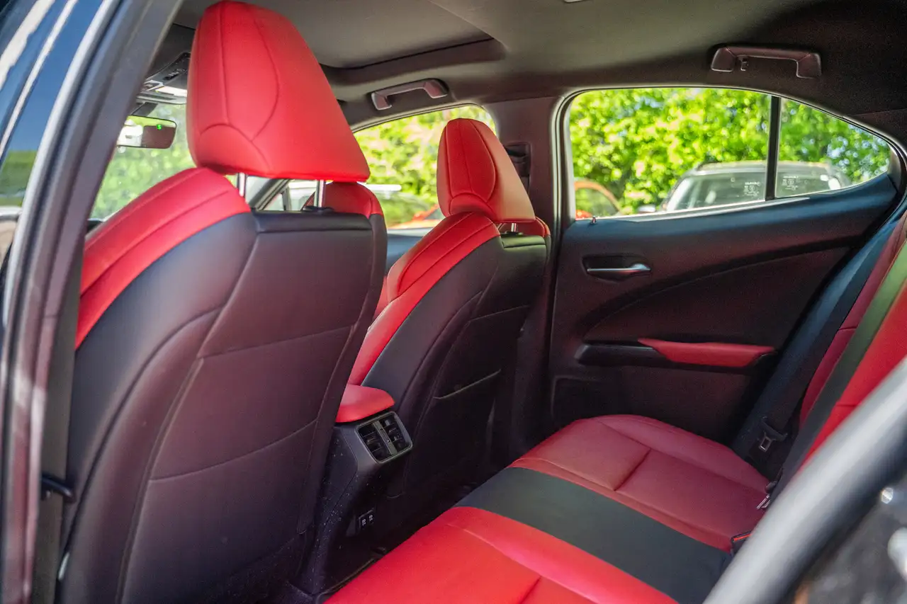 Lexus UX photo Lexus UX