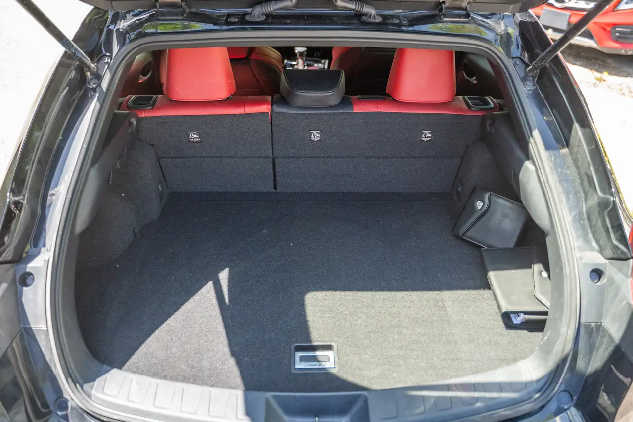 Lexus UX photo Lexus UX
