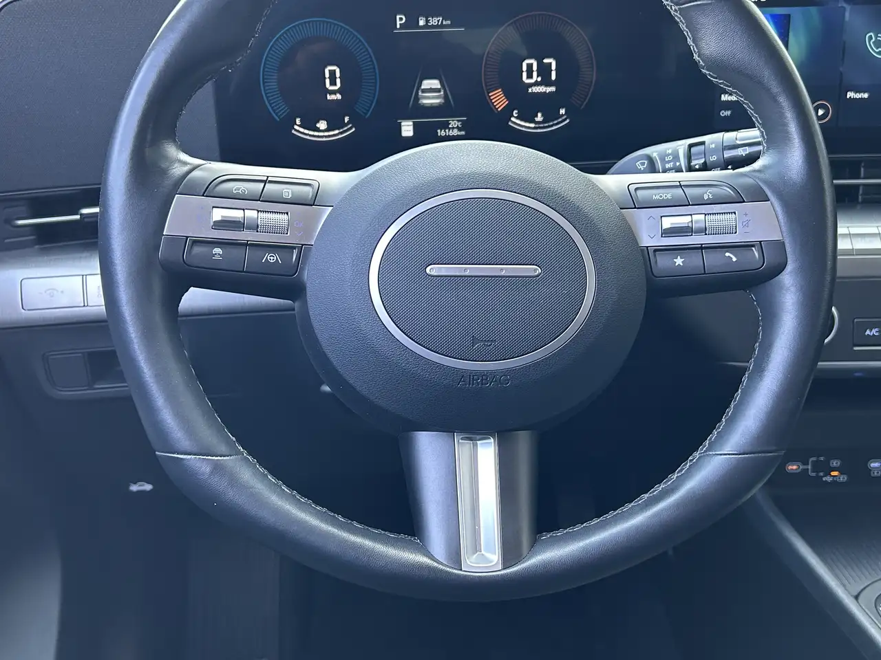 Hyundai KONA снимка Hyundai KONA