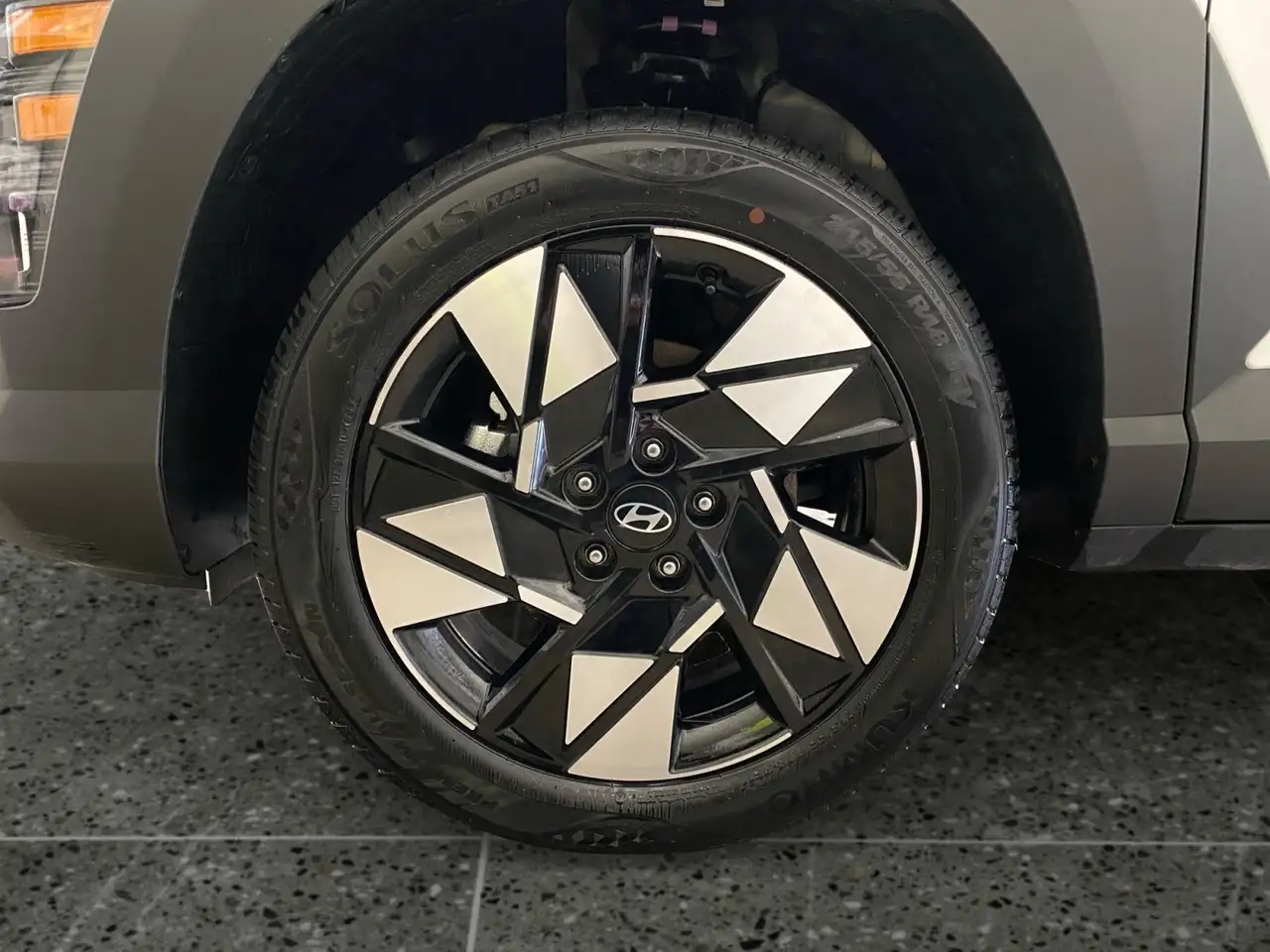Hyundai KONA снимка Hyundai KONA