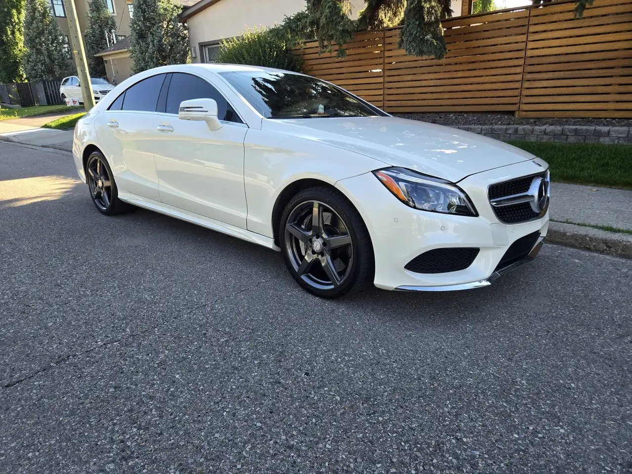 Mercedes-Benz CLS снимка Mercedes-Benz CLS
