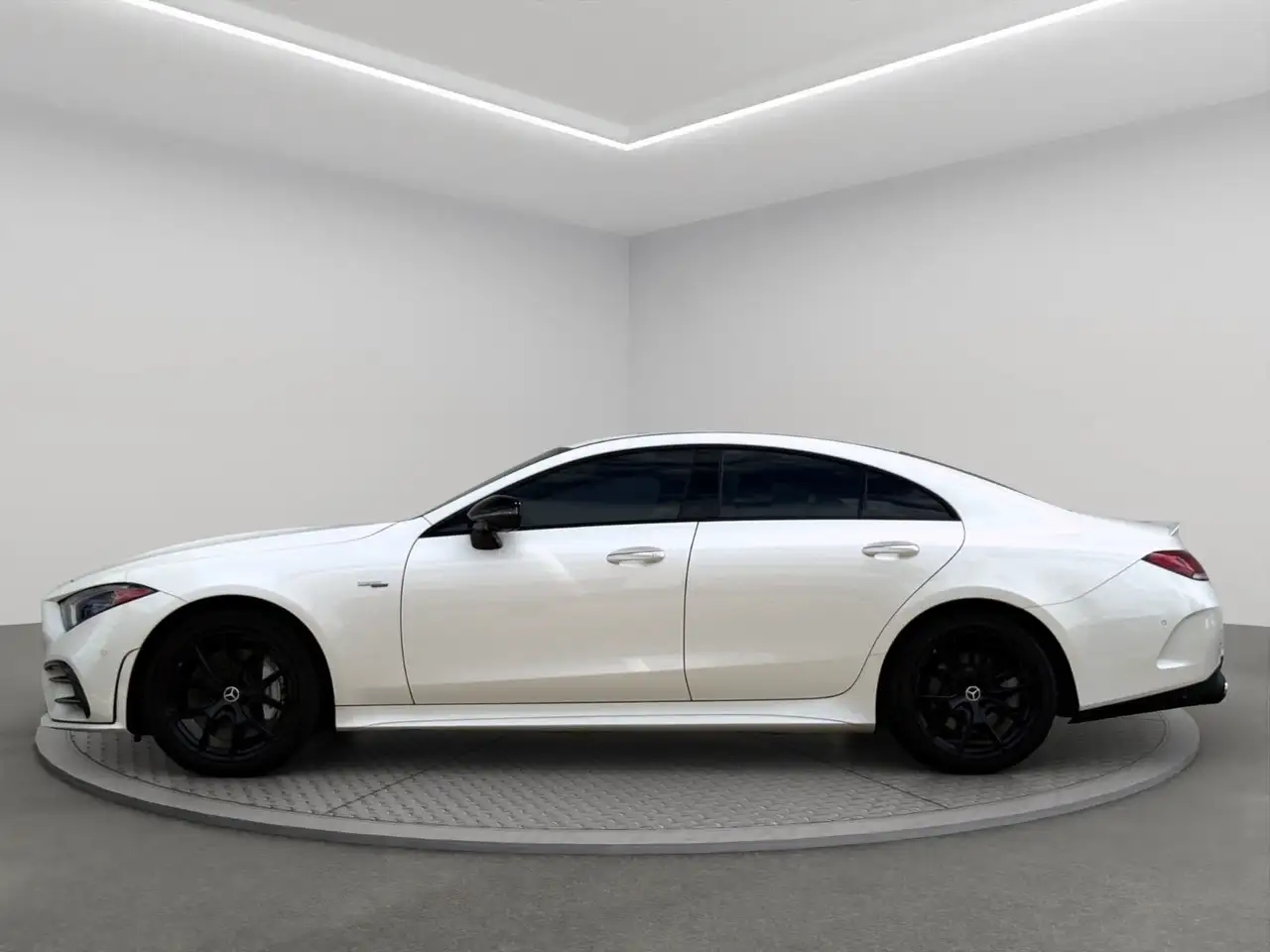 Mercedes-Benz CLS снимка Mercedes-Benz CLS