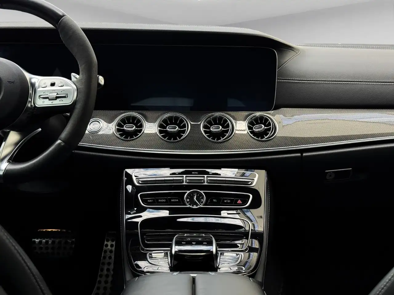 Mercedes-Benz CLS снимка Mercedes-Benz CLS