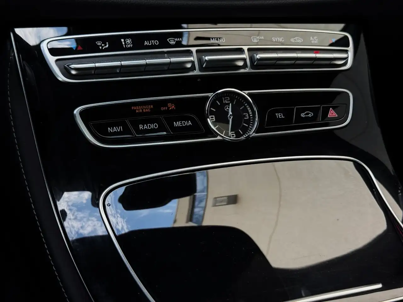 Mercedes-Benz CLS снимка Mercedes-Benz CLS