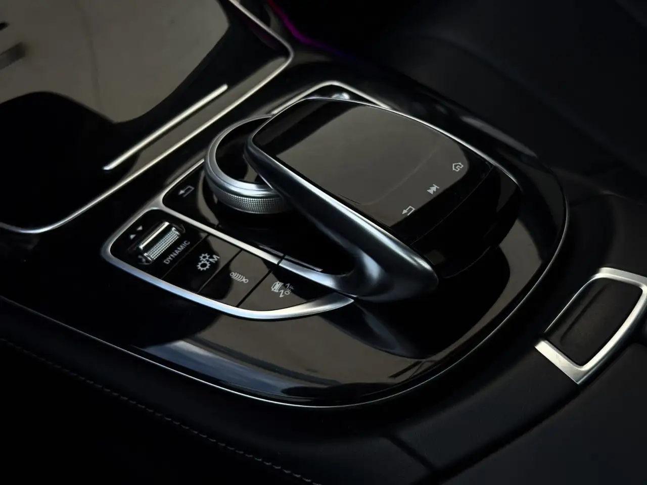 Mercedes-Benz CLS снимка Mercedes-Benz CLS