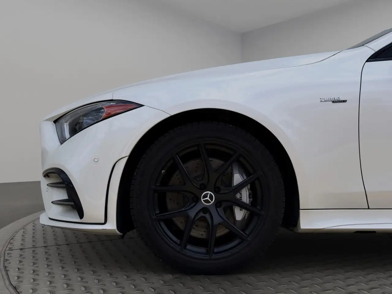 Mercedes-Benz CLS снимка Mercedes-Benz CLS