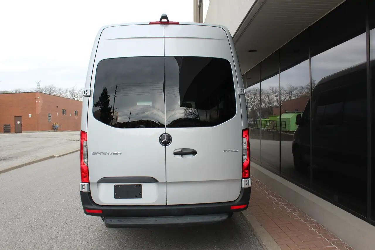 Mercedes-Benz Sprinter снимка Mercedes-Benz Sprinter