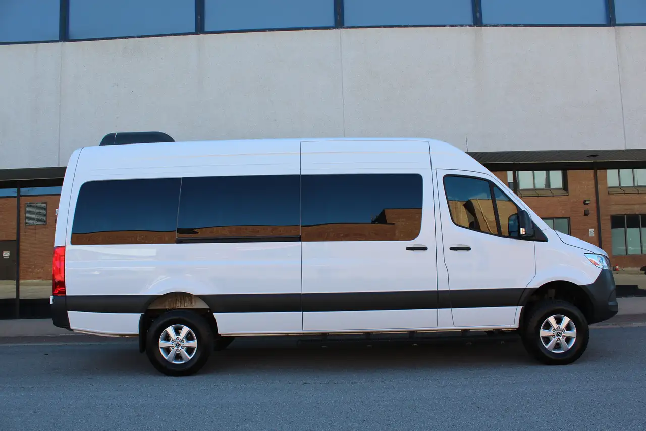 Mercedes-Benz Sprinter photo Mercedes-Benz Sprinter