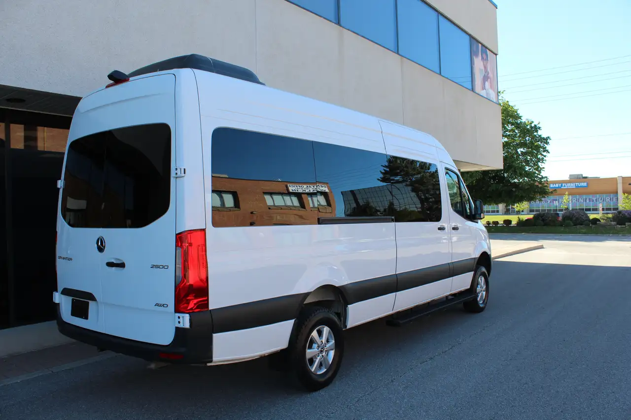 Mercedes-Benz Sprinter photo Mercedes-Benz Sprinter