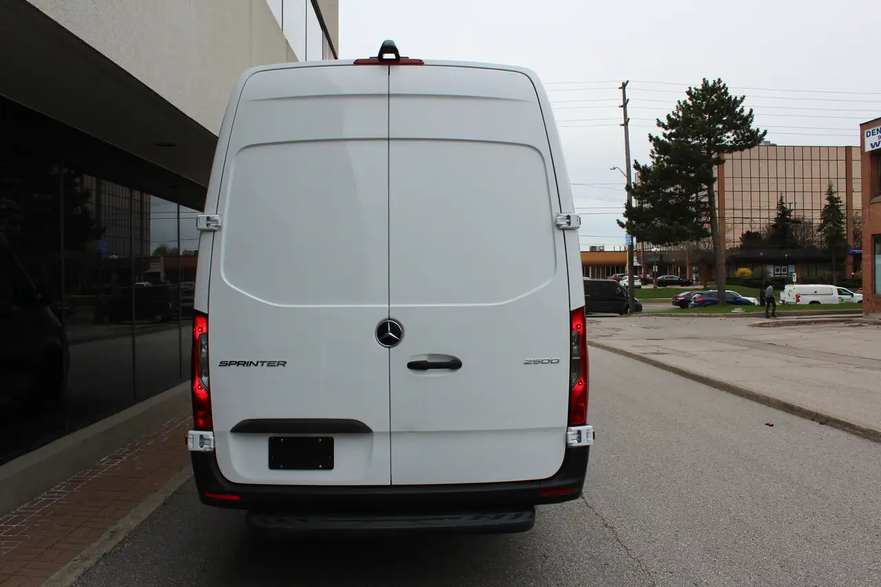 Mercedes-Benz Sprinter снимка Mercedes-Benz Sprinter