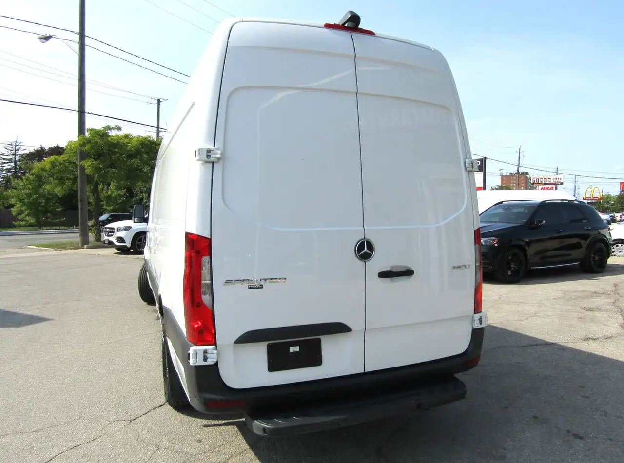 Mercedes-Benz Sprinter снимка Mercedes-Benz Sprinter