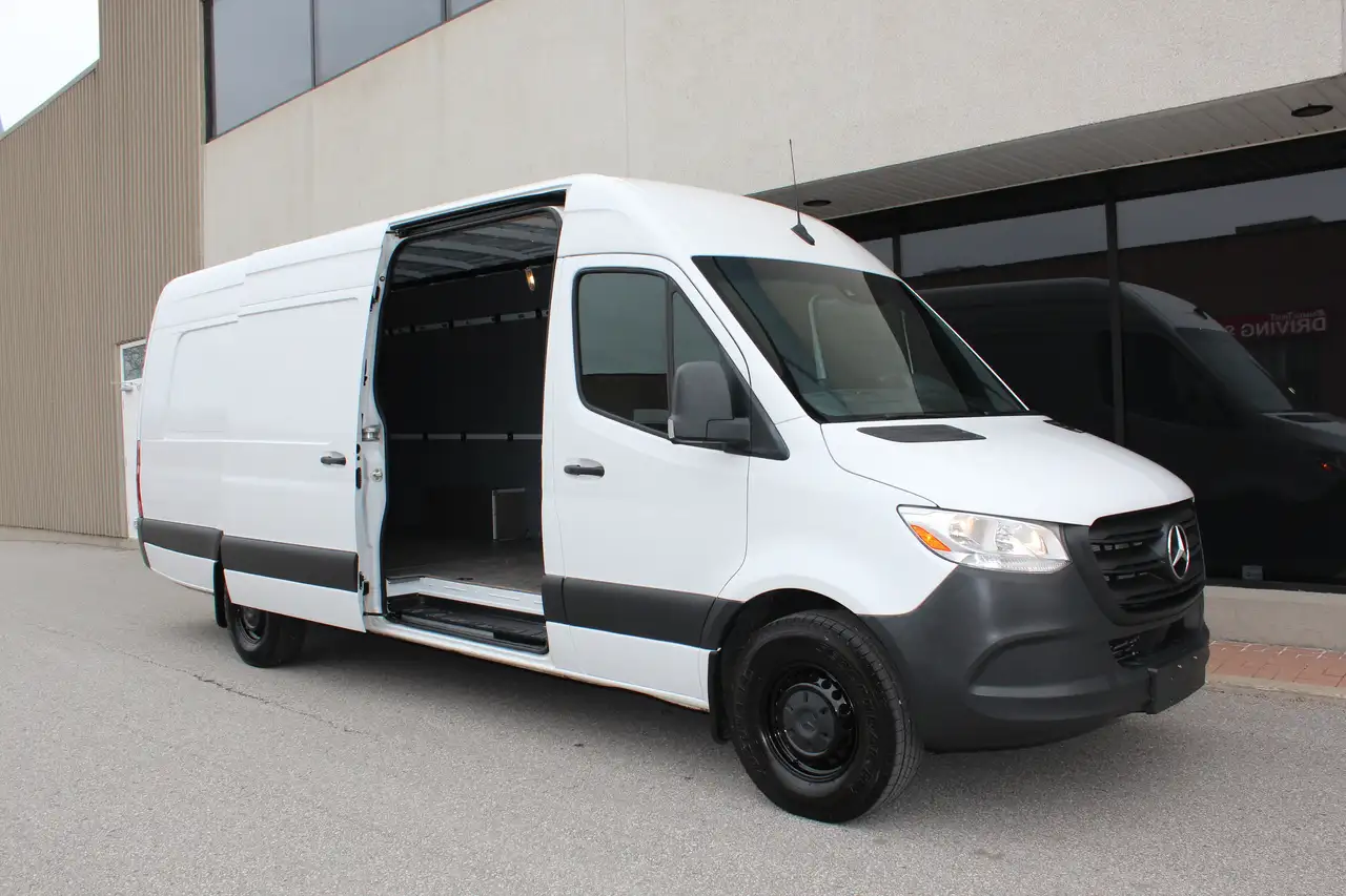 Mercedes-Benz Sprinter снимка Mercedes-Benz Sprinter