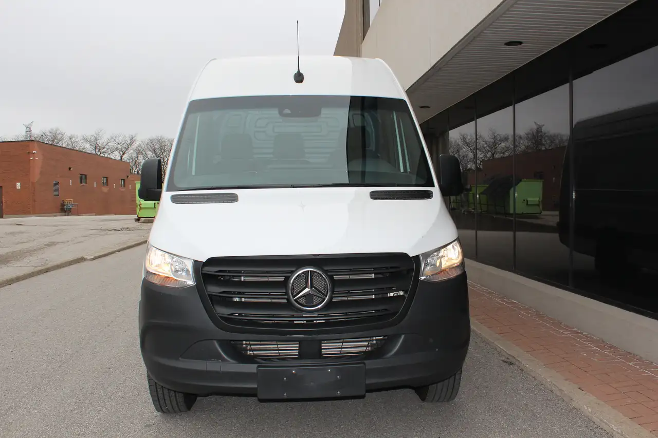 Mercedes-Benz Sprinter снимка Mercedes-Benz Sprinter