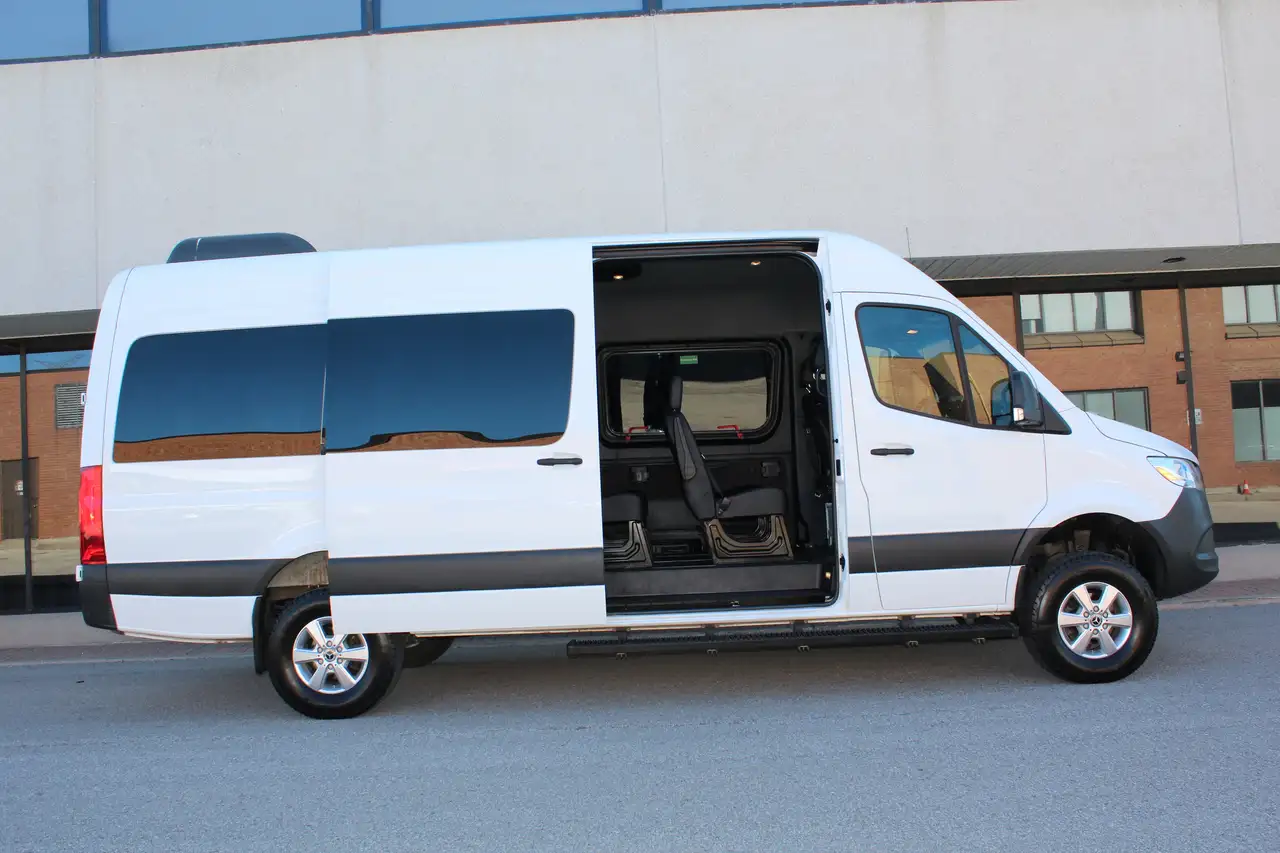 Mercedes-Benz Sprinter photo Mercedes-Benz Sprinter