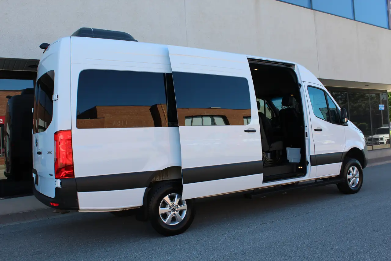 Mercedes-Benz Sprinter photo Mercedes-Benz Sprinter
