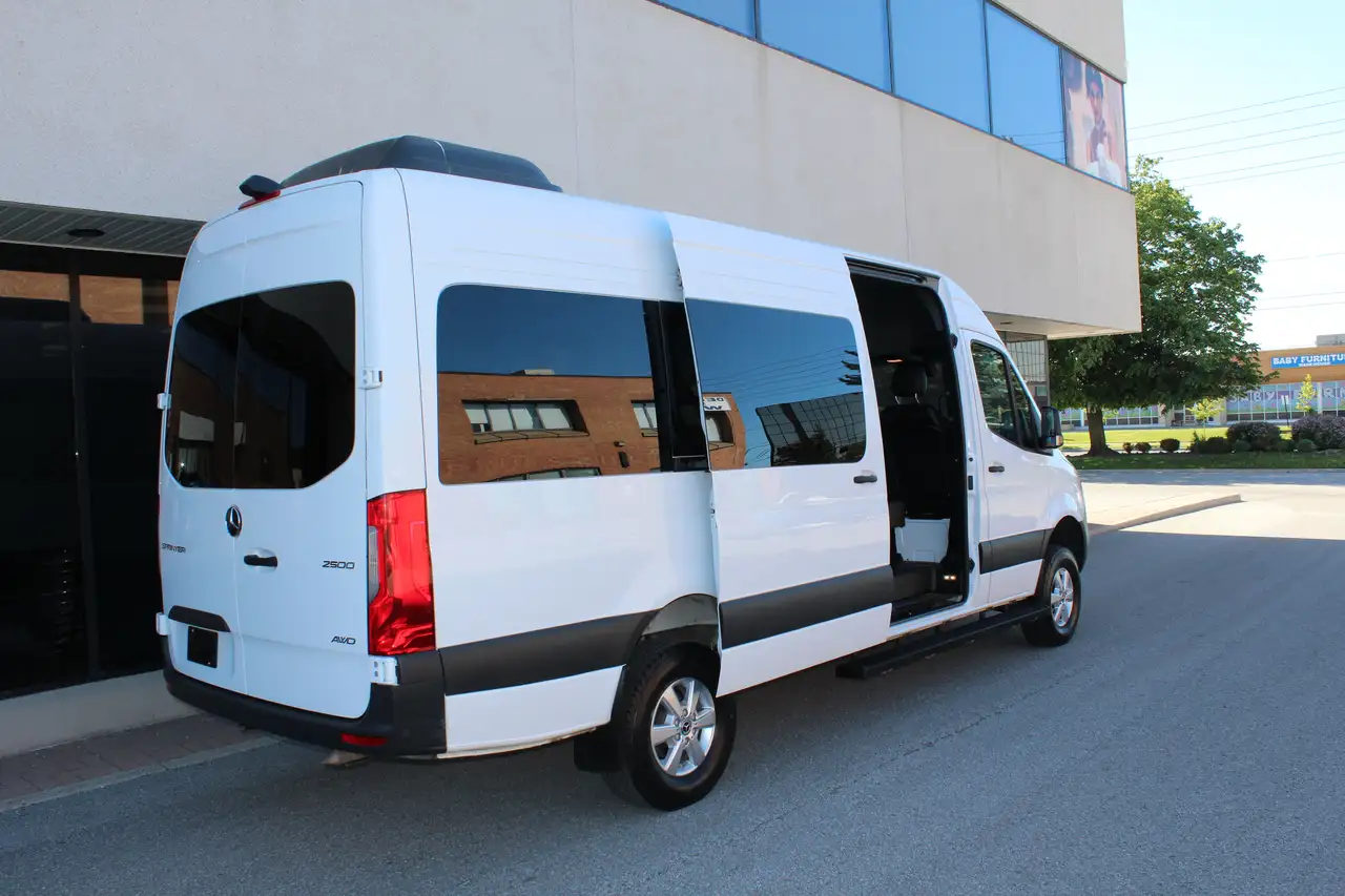 Mercedes-Benz Sprinter photo Mercedes-Benz Sprinter