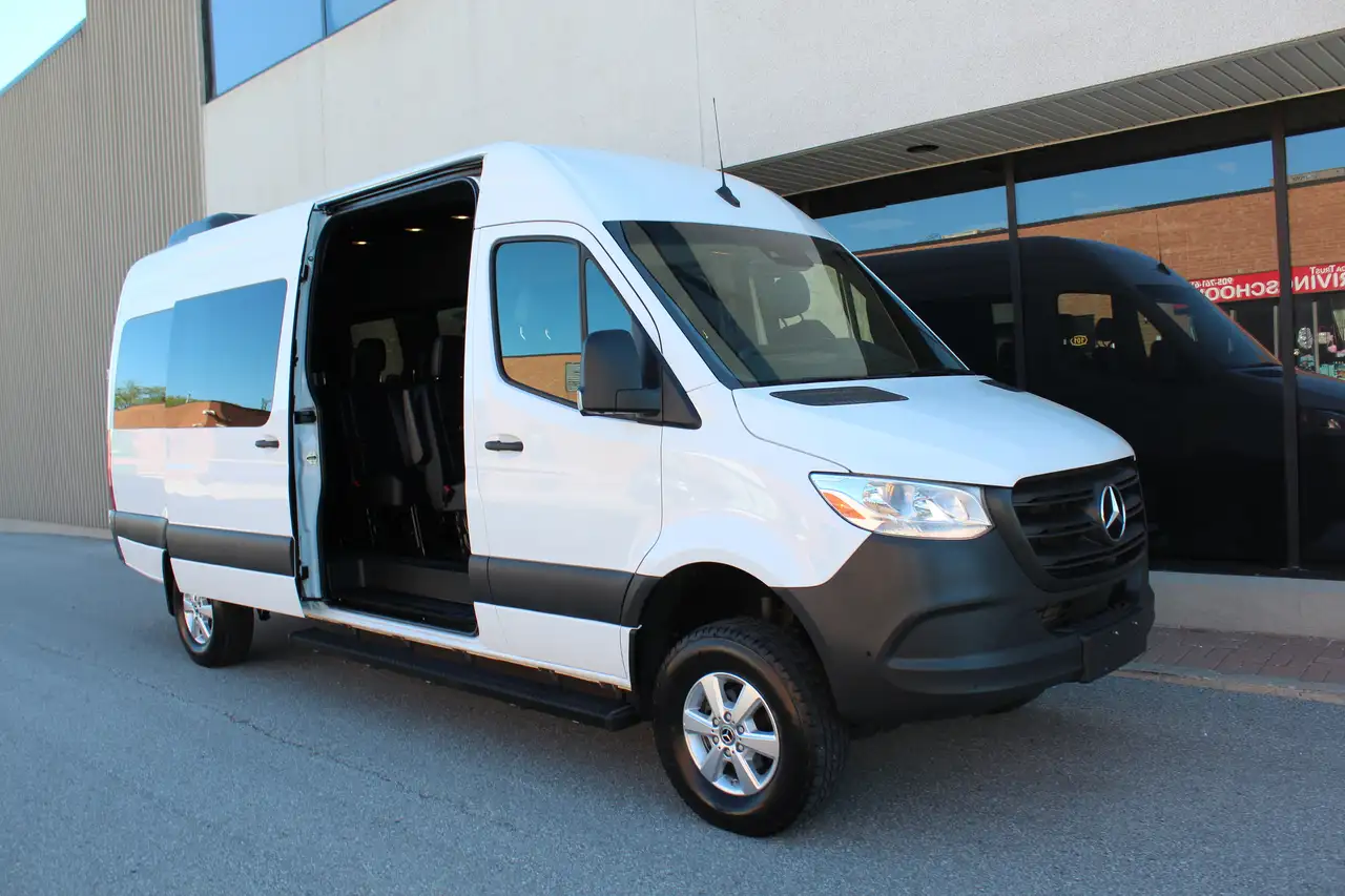 Mercedes-Benz Sprinter photo Mercedes-Benz Sprinter
