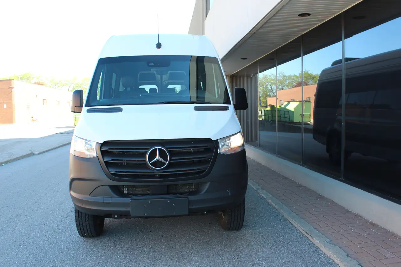 Mercedes-Benz Sprinter photo Mercedes-Benz Sprinter