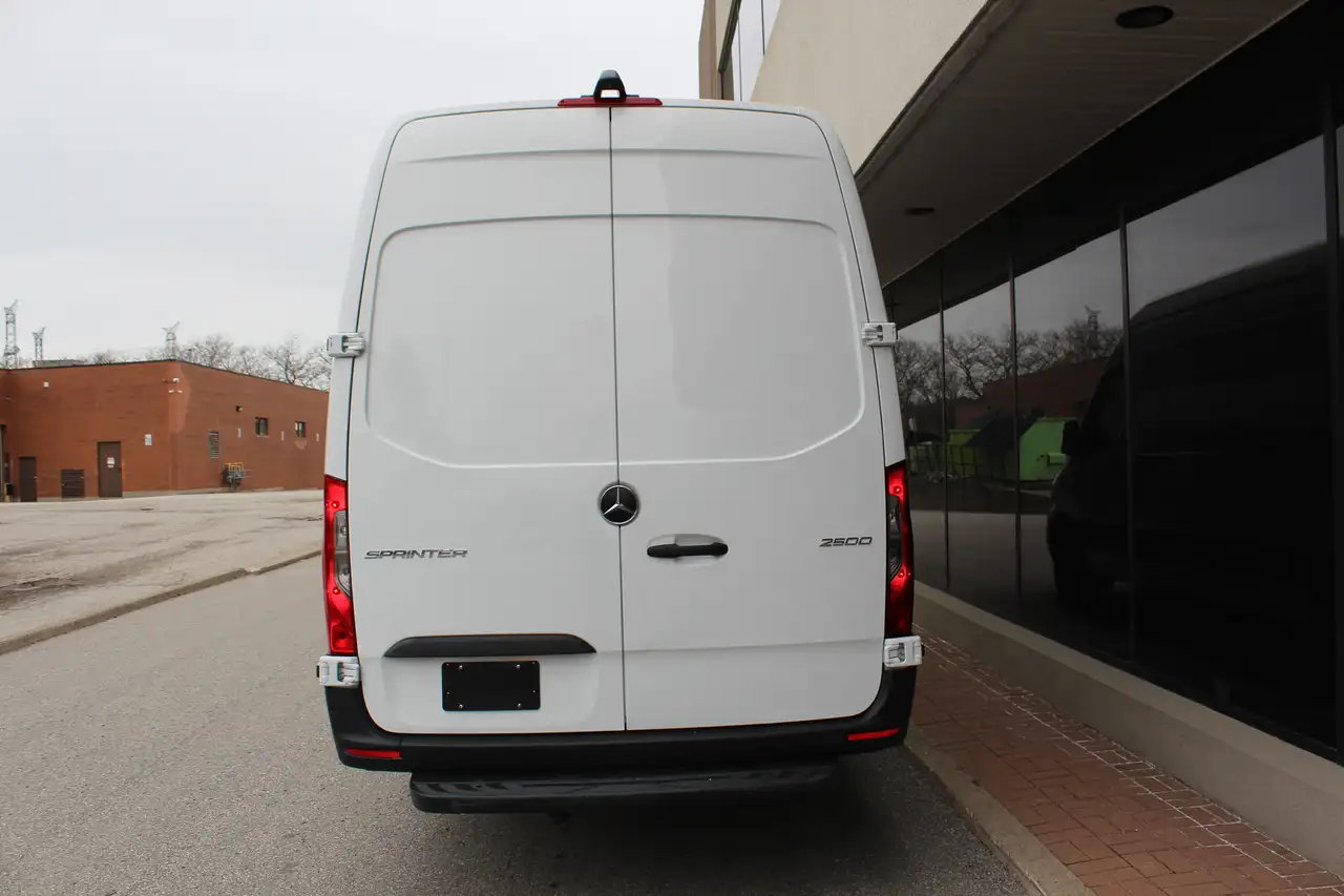 Mercedes-Benz Sprinter снимка Mercedes-Benz Sprinter