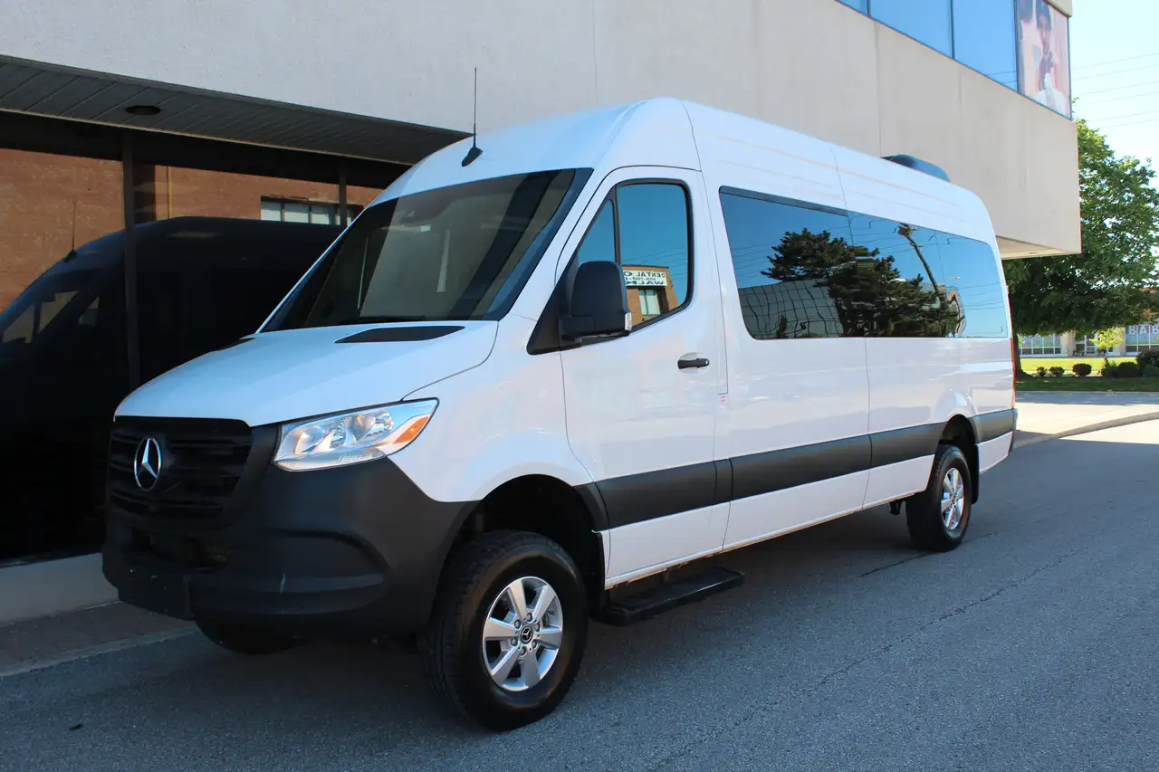 Mercedes-Benz Sprinter photo Mercedes-Benz Sprinter
