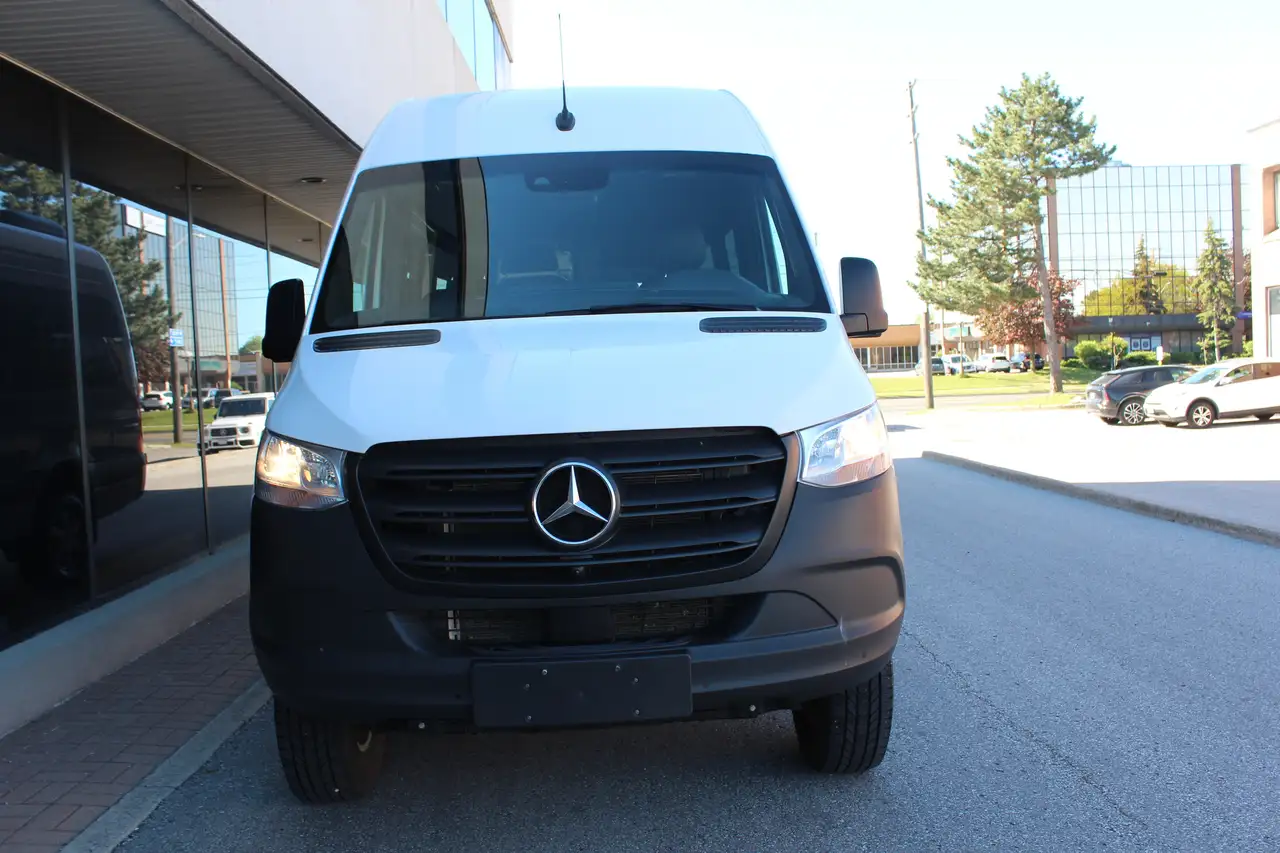 Mercedes-Benz Sprinter photo Mercedes-Benz Sprinter