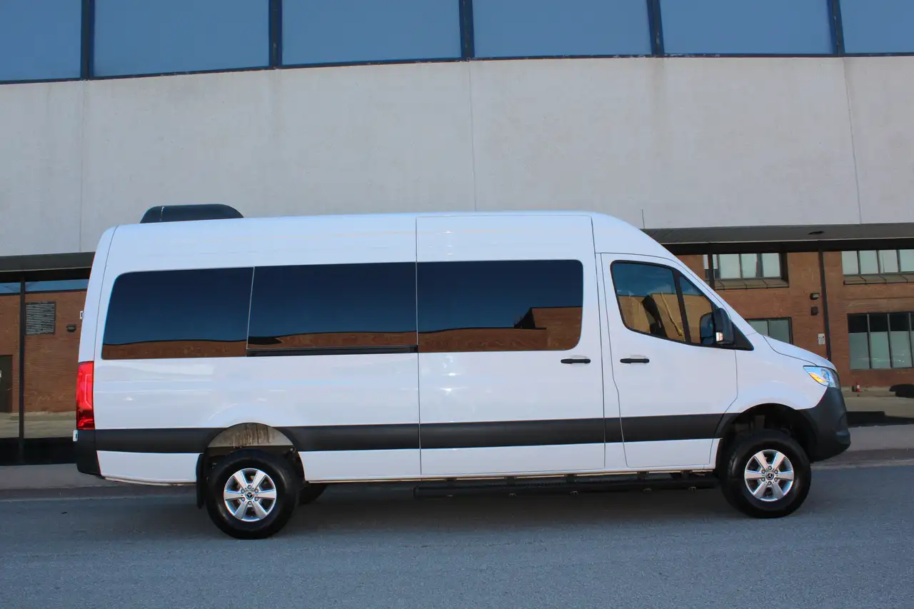 Mercedes-Benz Sprinter photo Mercedes-Benz Sprinter