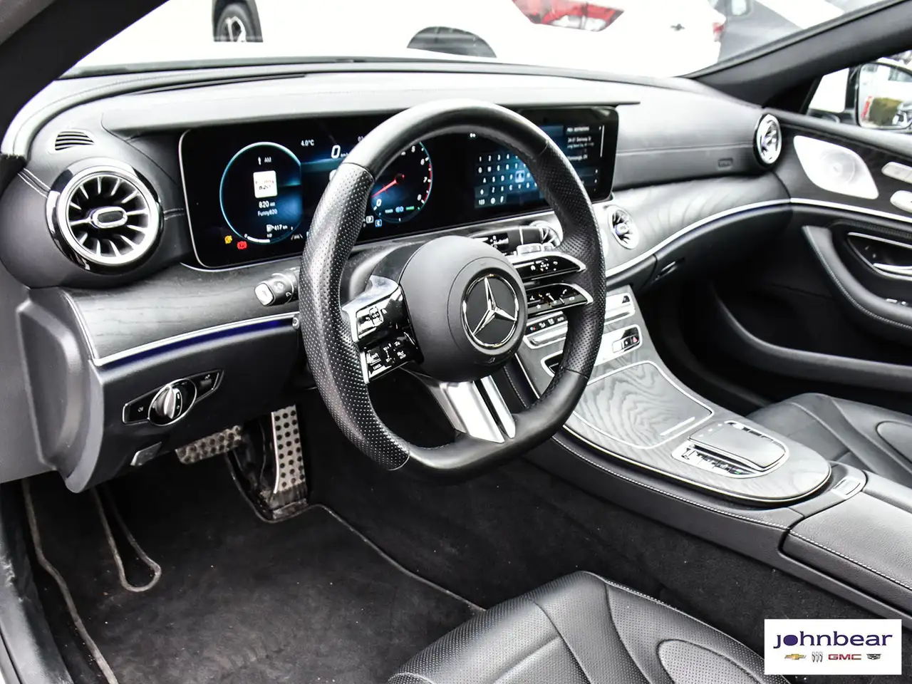 Mercedes-Benz CLS снимка Mercedes-Benz CLS